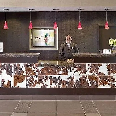 Homewood Suites Calgary Airport 3*,