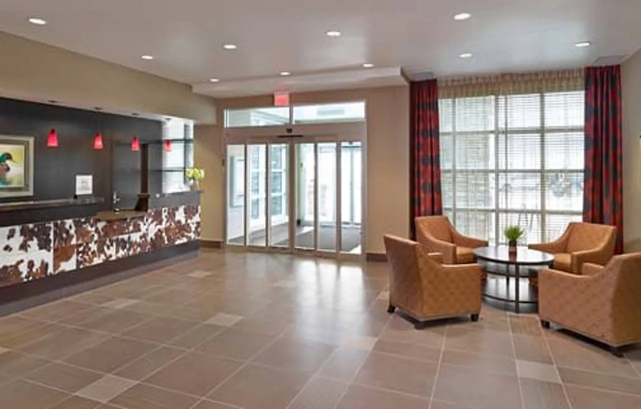 Hotel Homewood Suites Calgary Airport
